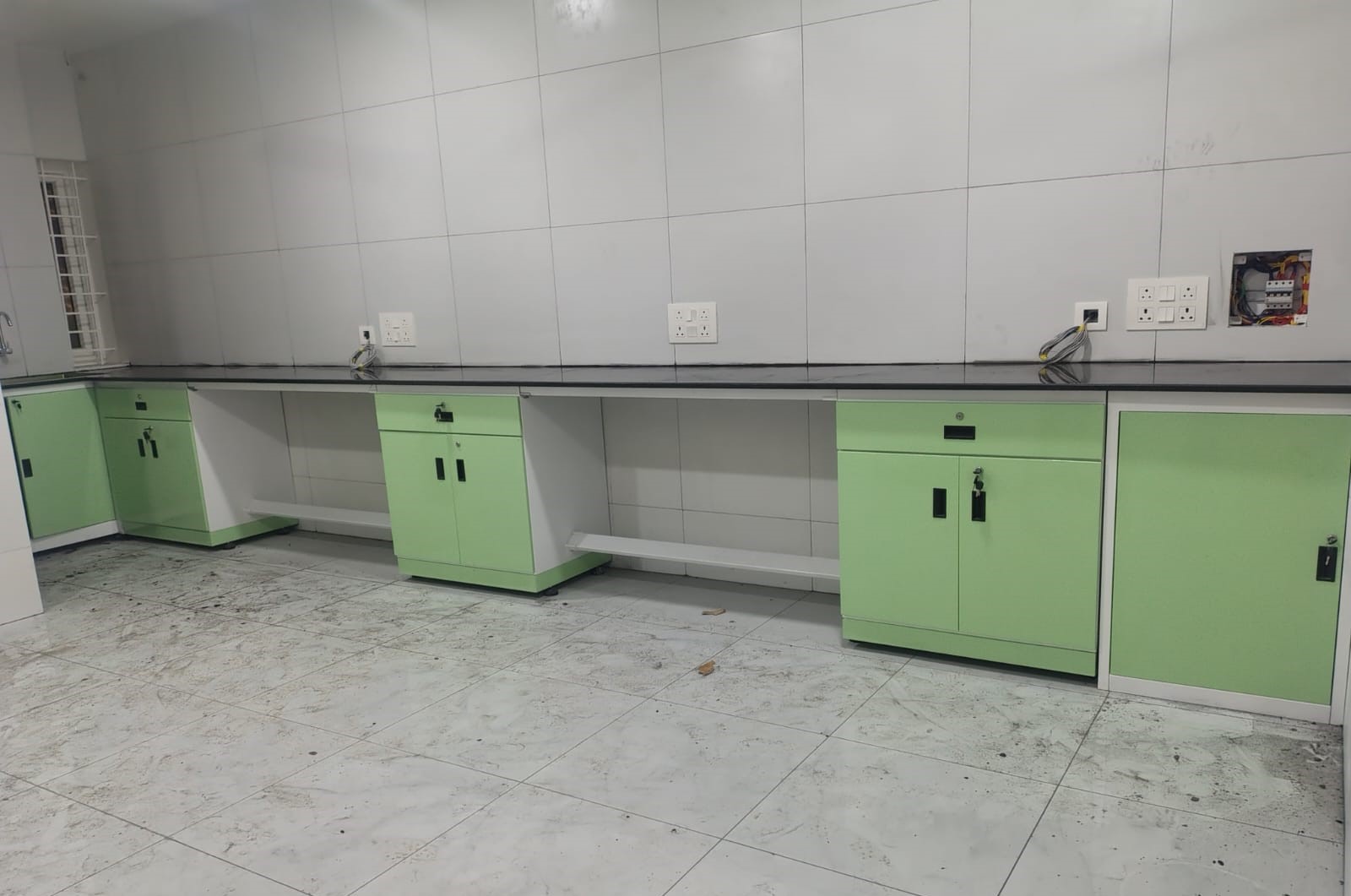 LABORATORY WORK BENCH – VLB-01